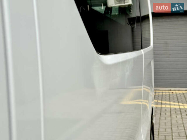 Белый Опель Виваро, объемом двигателя 1.6 л и пробегом 186 тыс. км за 15500 $, фото 8 на Automoto.ua