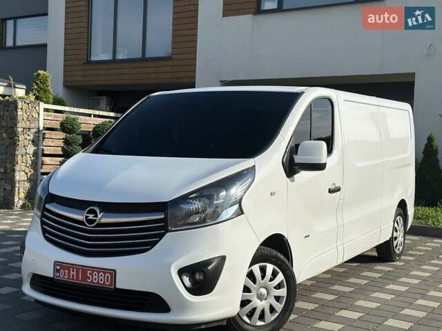 Белый Опель Виваро, объемом двигателя 1.6 л и пробегом 265 тыс. км за 12500 $, фото 4 на Automoto.ua