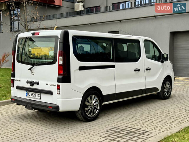 Белый Опель Виваро, объемом двигателя 1.6 л и пробегом 186 тыс. км за 15500 $, фото 6 на Automoto.ua