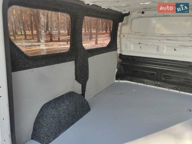 Белый Опель Виваро, объемом двигателя 1.6 л и пробегом 389 тыс. км за 12100 $, фото 26 на Automoto.ua