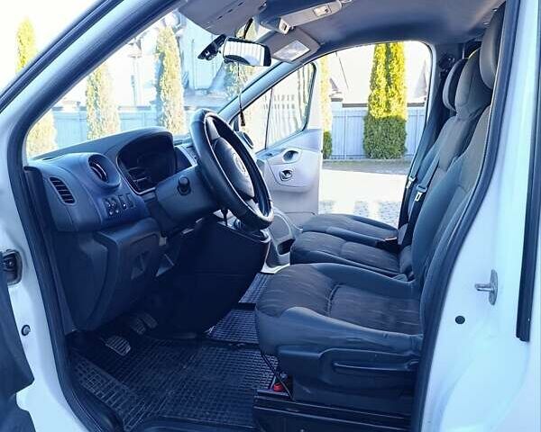 Белый Опель Виваро, объемом двигателя 1.6 л и пробегом 430 тыс. км за 11800 $, фото 12 на Automoto.ua