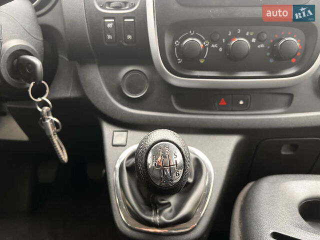 Белый Опель Виваро, объемом двигателя 1.6 л и пробегом 170 тыс. км за 16300 $, фото 11 на Automoto.ua