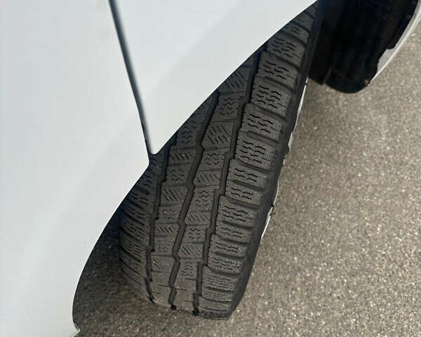 Белый Опель Виваро, объемом двигателя 1.6 л и пробегом 260 тыс. км за 16000 $, фото 10 на Automoto.ua