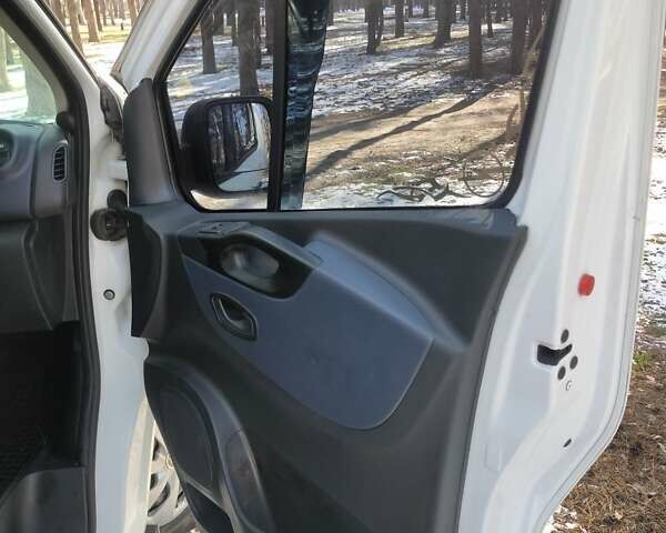 Белый Опель Виваро, объемом двигателя 1.6 л и пробегом 389 тыс. км за 12100 $, фото 23 на Automoto.ua