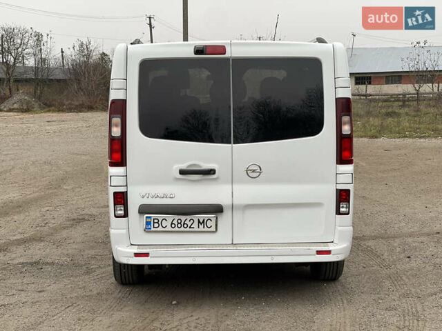 Белый Опель Виваро, объемом двигателя 1.6 л и пробегом 235 тыс. км за 14700 $, фото 4 на Automoto.ua
