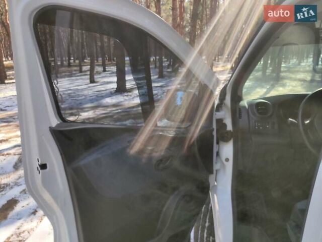 Белый Опель Виваро, объемом двигателя 1.6 л и пробегом 389 тыс. км за 12100 $, фото 33 на Automoto.ua