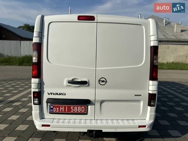 Белый Опель Виваро, объемом двигателя 1.6 л и пробегом 265 тыс. км за 12500 $, фото 9 на Automoto.ua