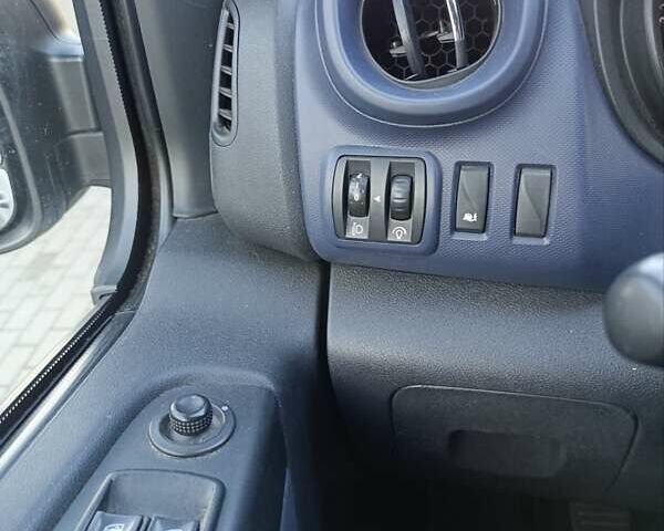 Белый Опель Виваро, объемом двигателя 1.6 л и пробегом 430 тыс. км за 11800 $, фото 26 на Automoto.ua