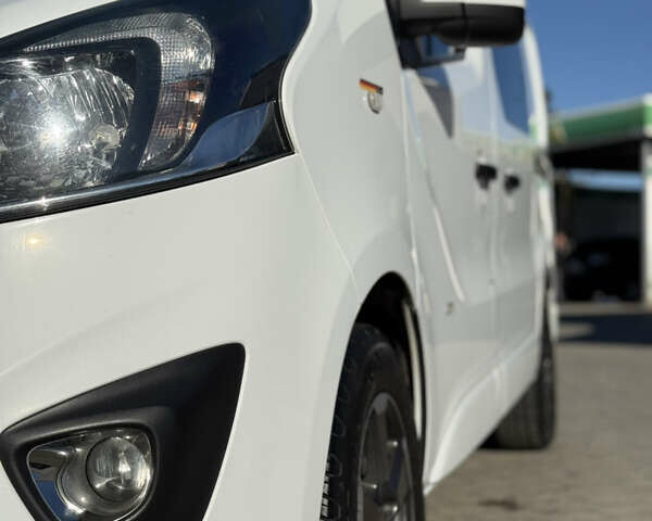 Білий Опель Віваро, об'ємом двигуна 1.6 л та пробігом 243 тис. км за 16200 $, фото 16 на Automoto.ua