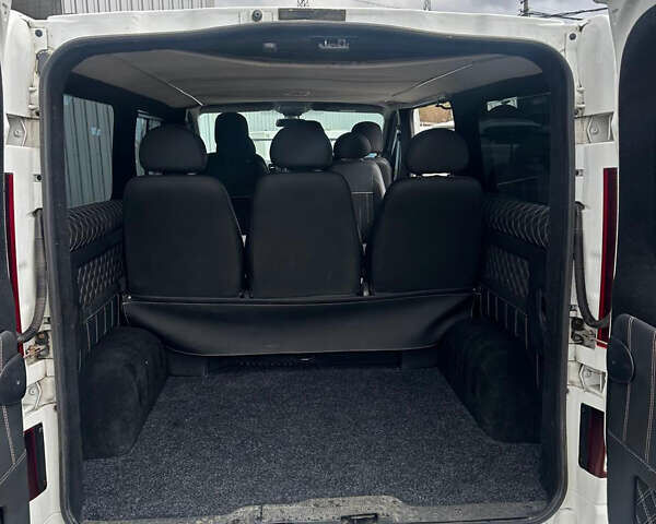 Белый Опель Виваро, объемом двигателя 1.6 л и пробегом 260 тыс. км за 16000 $, фото 14 на Automoto.ua