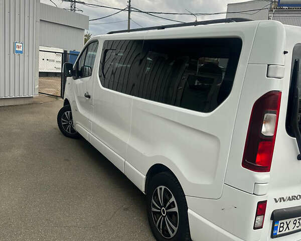 Белый Опель Виваро, объемом двигателя 1.6 л и пробегом 260 тыс. км за 16000 $, фото 4 на Automoto.ua