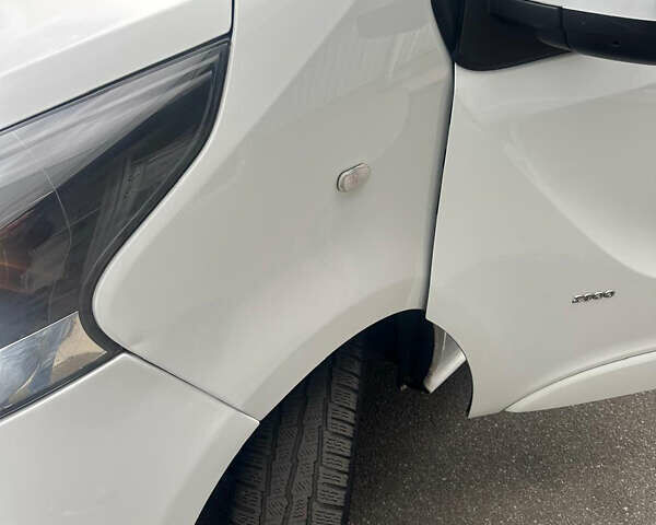 Белый Опель Виваро, объемом двигателя 1.6 л и пробегом 260 тыс. км за 16000 $, фото 9 на Automoto.ua