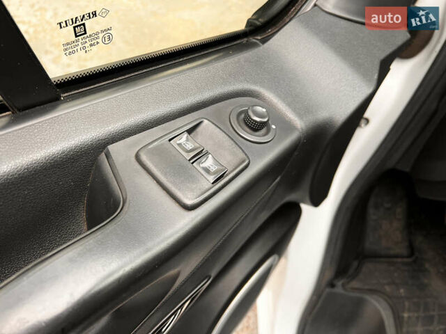 Белый Опель Виваро, объемом двигателя 1.6 л и пробегом 170 тыс. км за 16300 $, фото 16 на Automoto.ua