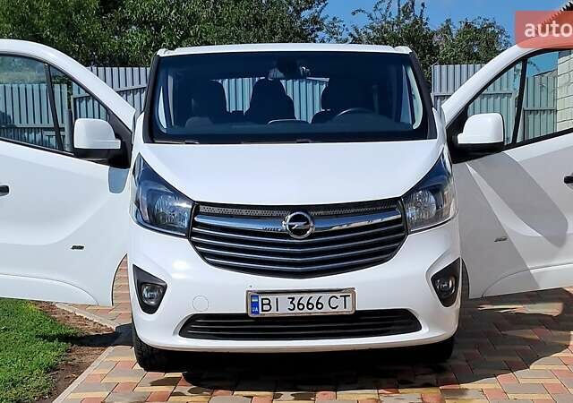 Белый Опель Виваро, объемом двигателя 1.6 л и пробегом 172 тыс. км за 15200 $, фото 2 на Automoto.ua