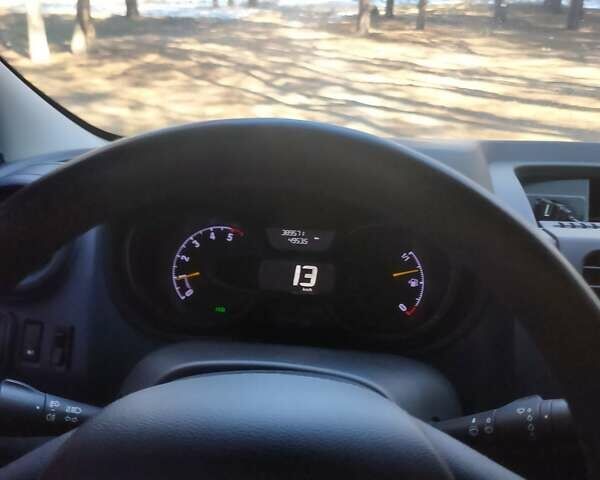Белый Опель Виваро, объемом двигателя 1.6 л и пробегом 389 тыс. км за 12100 $, фото 3 на Automoto.ua