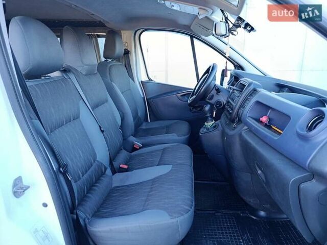 Белый Опель Виваро, объемом двигателя 1.6 л и пробегом 430 тыс. км за 11800 $, фото 17 на Automoto.ua