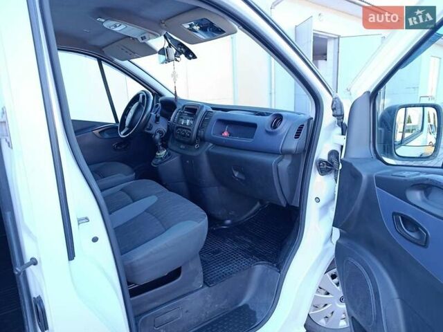 Белый Опель Виваро, объемом двигателя 1.6 л и пробегом 430 тыс. км за 11800 $, фото 15 на Automoto.ua