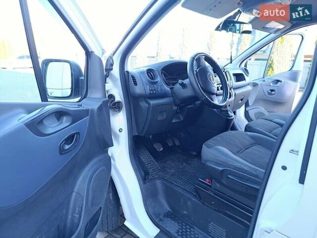 Белый Опель Виваро, объемом двигателя 1.6 л и пробегом 430 тыс. км за 11800 $, фото 11 на Automoto.ua