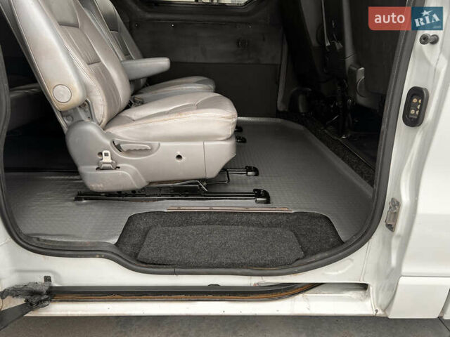 Белый Опель Виваро, объемом двигателя 1.6 л и пробегом 170 тыс. км за 16300 $, фото 7 на Automoto.ua