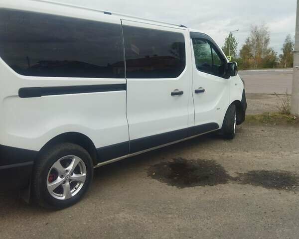 Белый Опель Виваро, объемом двигателя 1.6 л и пробегом 230 тыс. км за 14100 $, фото 3 на Automoto.ua