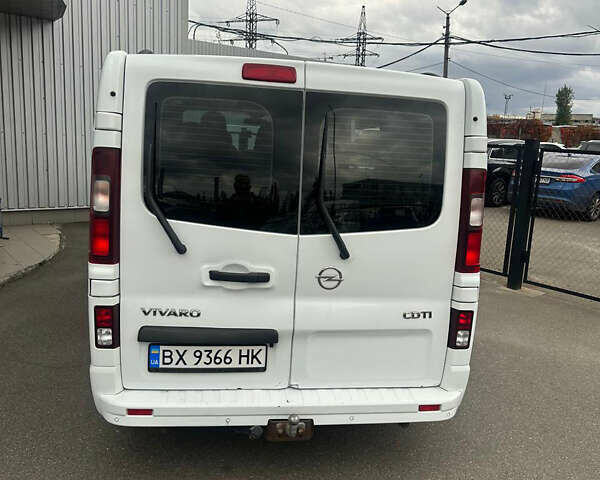 Белый Опель Виваро, объемом двигателя 1.6 л и пробегом 260 тыс. км за 16000 $, фото 5 на Automoto.ua