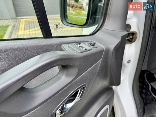 Белый Опель Виваро, объемом двигателя 1.6 л и пробегом 186 тыс. км за 15500 $, фото 14 на Automoto.ua