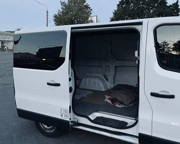 Білий Опель Віваро, об'ємом двигуна 1.6 л та пробігом 120 тис. км за 13500 $, фото 8 на Automoto.ua