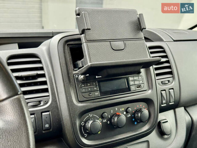 Белый Опель Виваро, объемом двигателя 1.6 л и пробегом 186 тыс. км за 15500 $, фото 18 на Automoto.ua