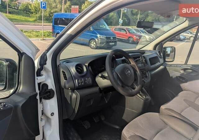 Білий Опель Віваро, об'ємом двигуна 1.6 л та пробігом 327 тис. км за 11800 $, фото 9 на Automoto.ua