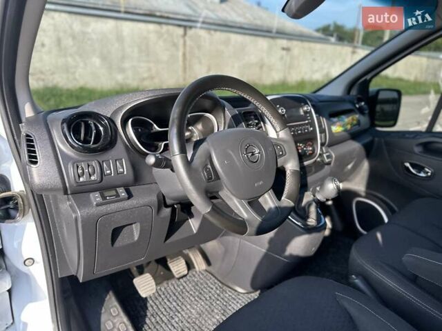 Белый Опель Виваро, объемом двигателя 1.6 л и пробегом 265 тыс. км за 12500 $, фото 14 на Automoto.ua