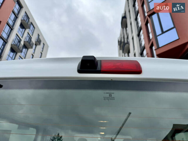 Белый Опель Виваро, объемом двигателя 1.6 л и пробегом 186 тыс. км за 15500 $, фото 9 на Automoto.ua