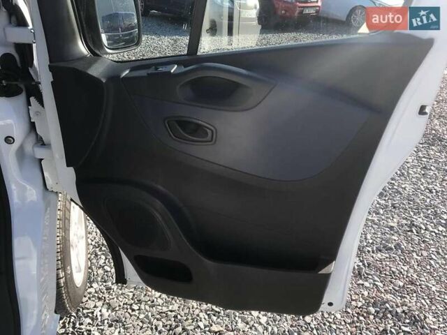 Белый Опель Виваро, объемом двигателя 1.6 л и пробегом 196 тыс. км за 14990 $, фото 13 на Automoto.ua