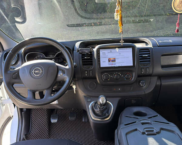 Білий Опель Віваро, об'ємом двигуна 1.6 л та пробігом 243 тис. км за 16200 $, фото 19 на Automoto.ua