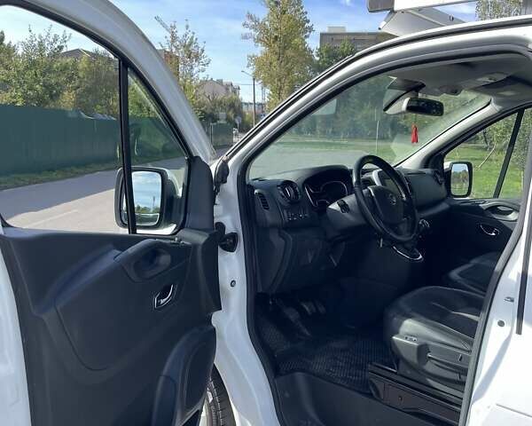 Білий Опель Віваро, об'ємом двигуна 1.6 л та пробігом 361 тис. км за 17500 $, фото 4 на Automoto.ua