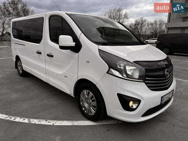 Белый Опель Виваро, объемом двигателя 1.6 л и пробегом 170 тыс. км за 16300 $, фото 2 на Automoto.ua