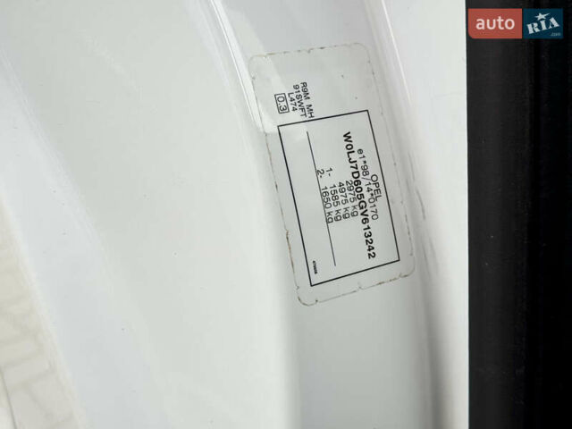 Белый Опель Виваро, объемом двигателя 1.6 л и пробегом 186 тыс. км за 15500 $, фото 22 на Automoto.ua