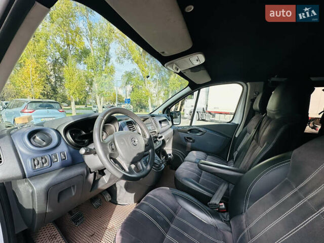 Білий Опель Віваро, об'ємом двигуна 1.6 л та пробігом 300 тис. км за 12400 $, фото 8 на Automoto.ua