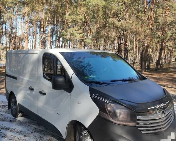 Белый Опель Виваро, объемом двигателя 1.6 л и пробегом 389 тыс. км за 12100 $, фото 6 на Automoto.ua