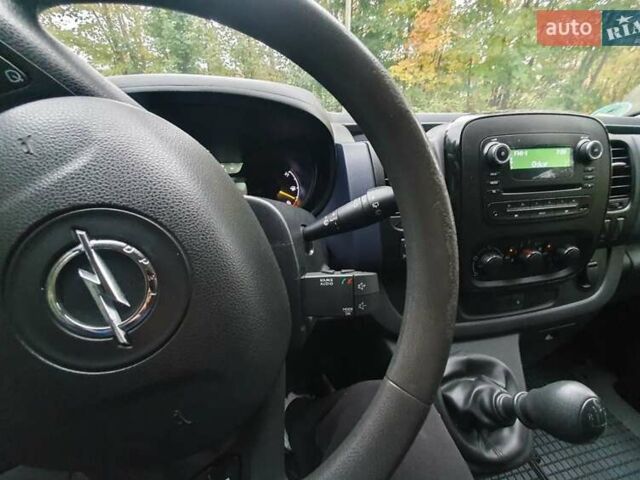 Белый Опель Виваро, объемом двигателя 1.6 л и пробегом 167 тыс. км за 13000 $, фото 5 на Automoto.ua