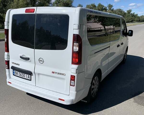 Белый Опель Виваро, объемом двигателя 1.6 л и пробегом 195 тыс. км за 17500 $, фото 9 на Automoto.ua