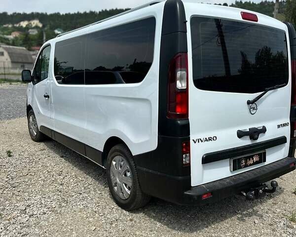 Белый Опель Виваро, объемом двигателя 1.6 л и пробегом 348 тыс. км за 15899 $, фото 3 на Automoto.ua