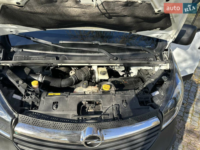 Белый Опель Виваро, объемом двигателя 1.6 л и пробегом 272 тыс. км за 12999 $, фото 43 на Automoto.ua