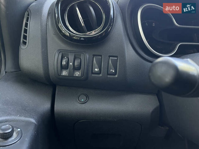 Белый Опель Виваро, объемом двигателя 1.6 л и пробегом 264 тыс. км за 14400 $, фото 18 на Automoto.ua