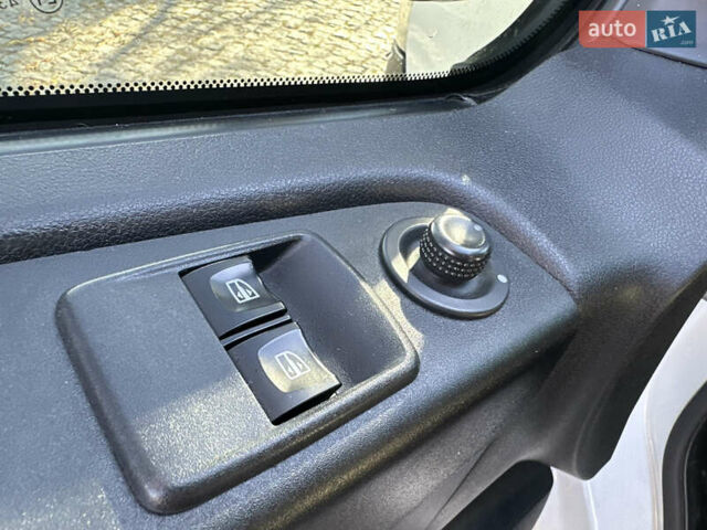 Белый Опель Виваро, объемом двигателя 1.6 л и пробегом 272 тыс. км за 12999 $, фото 36 на Automoto.ua