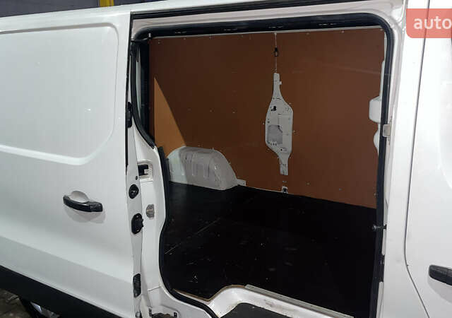 Білий Опель Віваро, об'ємом двигуна 1.6 л та пробігом 262 тис. км за 9999 $, фото 24 на Automoto.ua