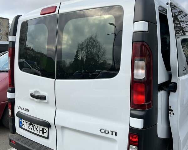 Белый Опель Виваро, объемом двигателя 1.6 л и пробегом 300 тыс. км за 16500 $, фото 4 на Automoto.ua