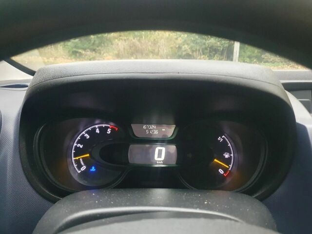 Белый Опель Виваро, объемом двигателя 1.6 л и пробегом 167 тыс. км за 11500 $, фото 11 на Automoto.ua