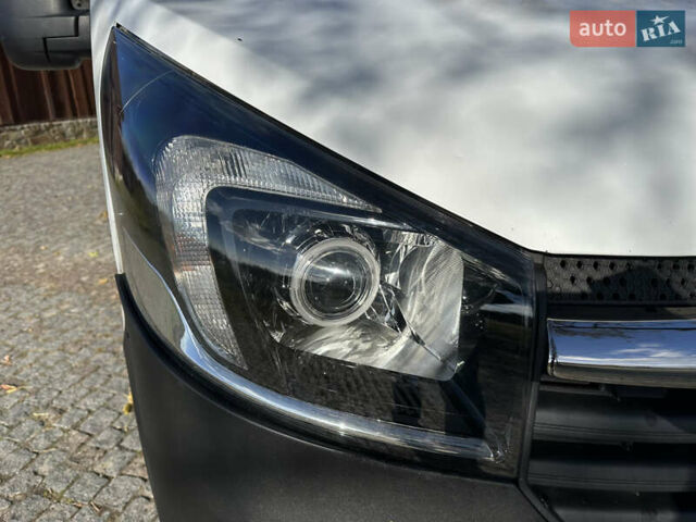 Белый Опель Виваро, объемом двигателя 1.6 л и пробегом 272 тыс. км за 12999 $, фото 7 на Automoto.ua