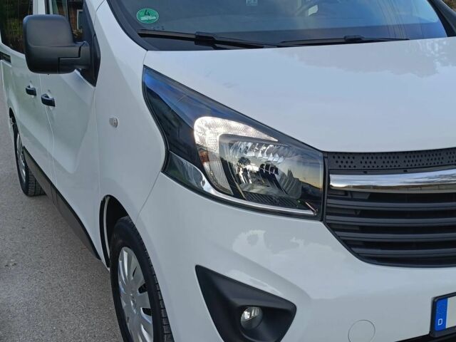 Белый Опель Виваро, объемом двигателя 1.6 л и пробегом 136 тыс. км за 11000 $, фото 7 на Automoto.ua