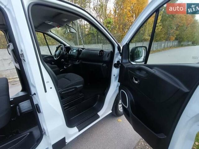 Белый Опель Виваро, объемом двигателя 1.6 л и пробегом 136 тыс. км за 12500 $, фото 12 на Automoto.ua